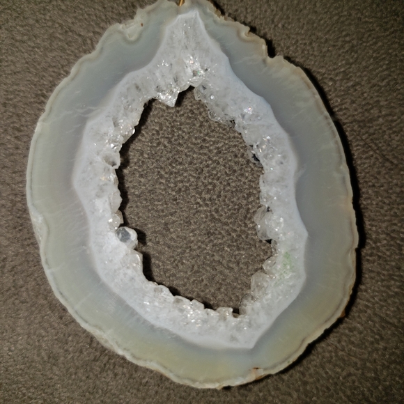 Agate Geode Slice Necklace with shells - Picture 9 of 9